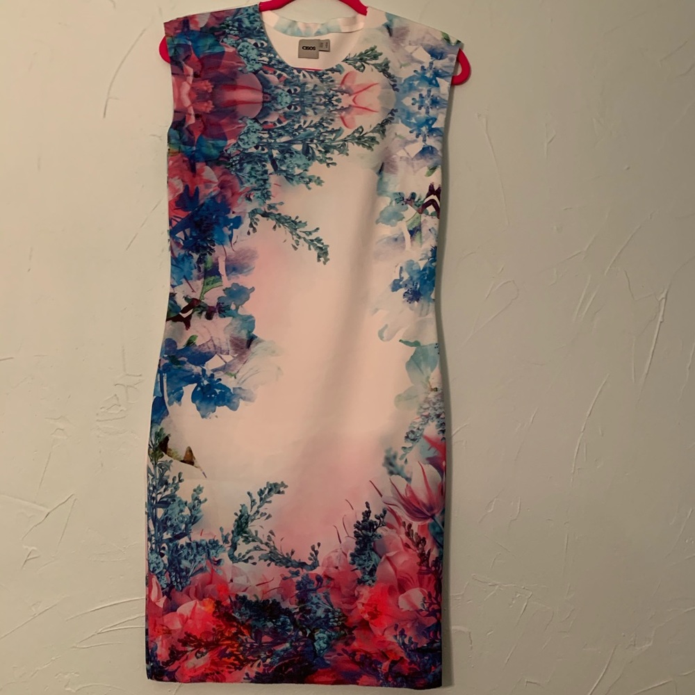 🌺Gorgeous from every angle floral ASOS dress.